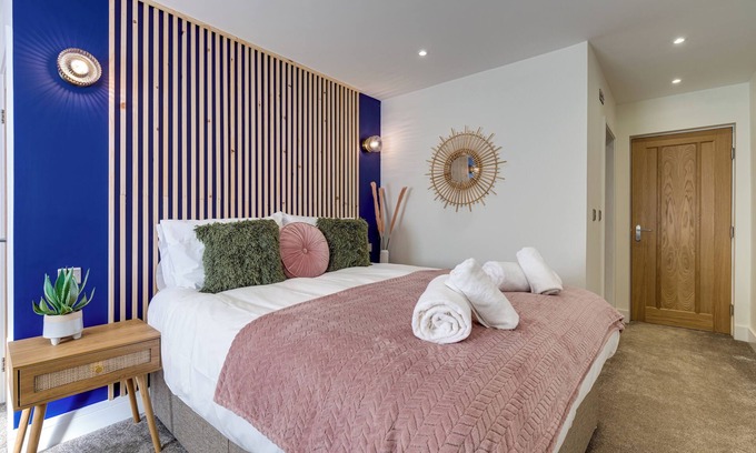 Scarborough Apartment | Apt 1 - North Marine Villa - Pet-friendly. Ground floor modern apartment near North Bay Beach.