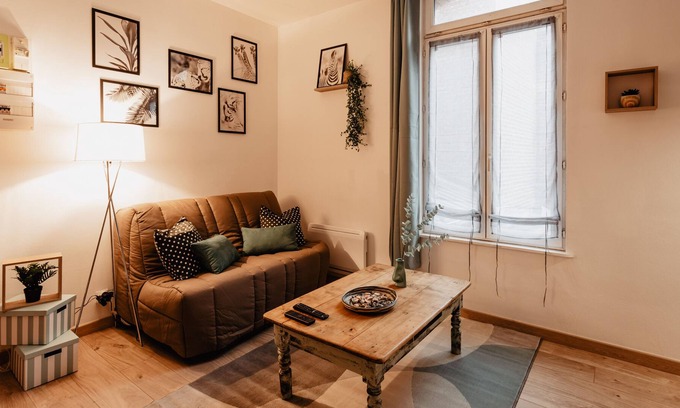 Valenciennes Apartment | Apt 101 - Studio-Ensuite with Shower