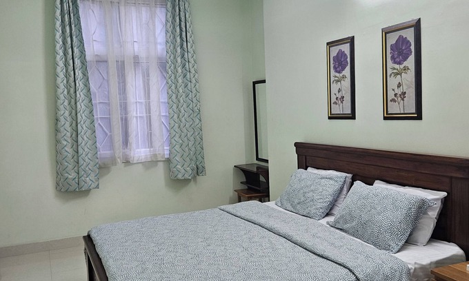 Toli Chowki Apartment | APT 4 Spacious 3-bedroom apartment with WiFi, AC in delightful Hyderabad