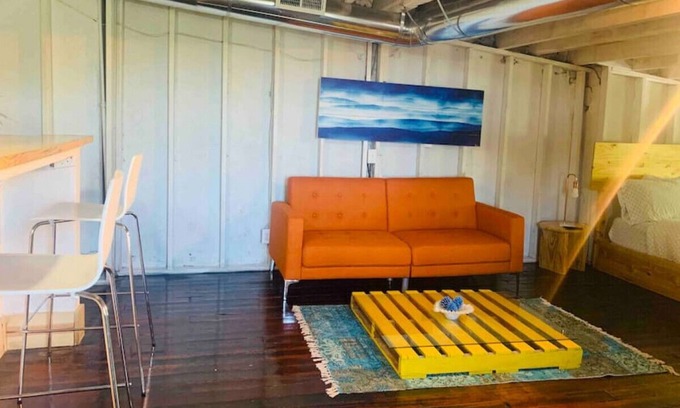 CUF Apartment | Apt #8 · Vintage Attic Loft studio near Otr/Uc