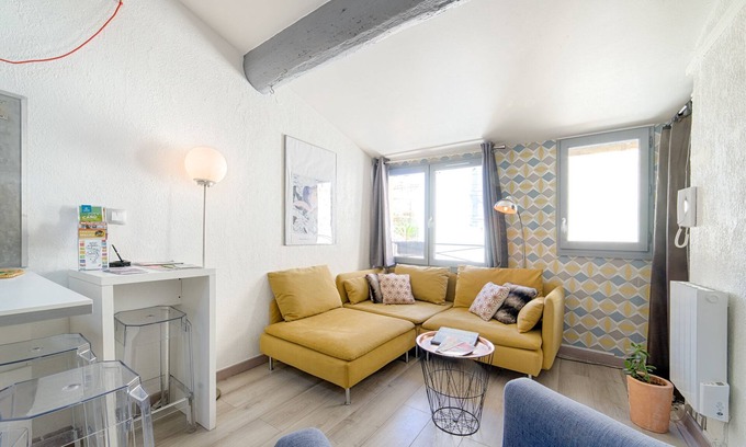 Ecusson Apartment | Apt Cozy Central Eglise Saint-Anne