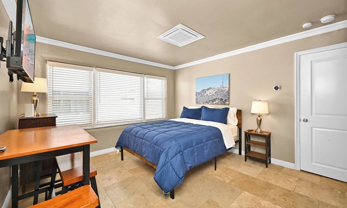Balboa Peninsula Apartment | Apt next to Boardwalk, Pier, Beach, Dining & More