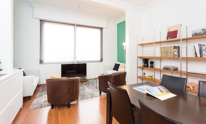 Sant Antoni Apartment | Apt. Quiet & Bright in heart of Barcelona. Fully equipped.