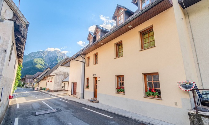 Log pod Mangartom Apartment | Apt. with balcony and mountain view near Mangart