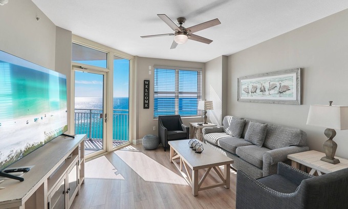 Panama City Beach Condo | Aqua 1710 Gulf Front Master and Beach Service included!