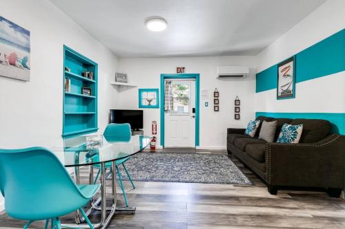 Royal Poinciana Apartment | Aqua Breeze Suite