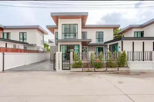 Huai Yai Villa | Aqua Pool Villa By Drh