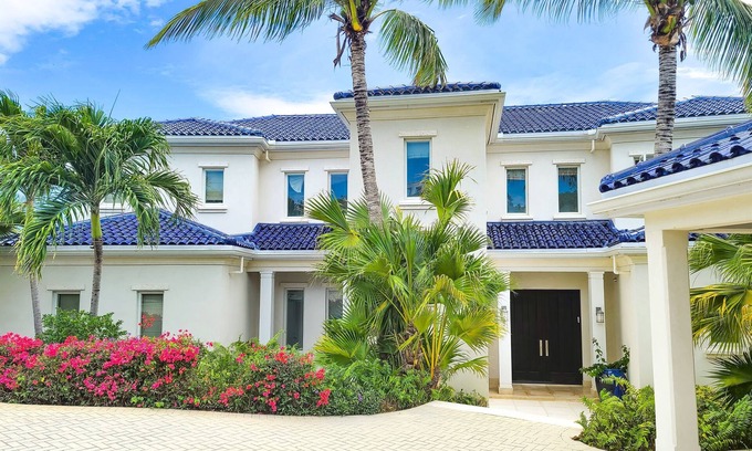 Blue Mountain Villa | Aqualina Villa is a Luxurious 5 BDR Villa with an Amazing Ocean View
