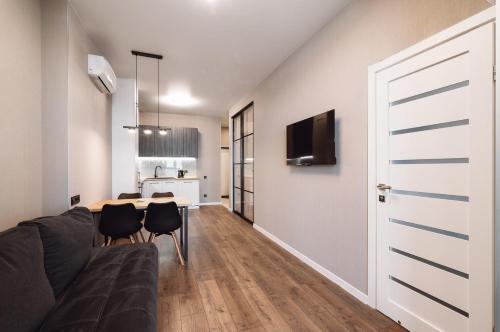 Odessa Apartment | Aquamarine 2-BD Sea View 100