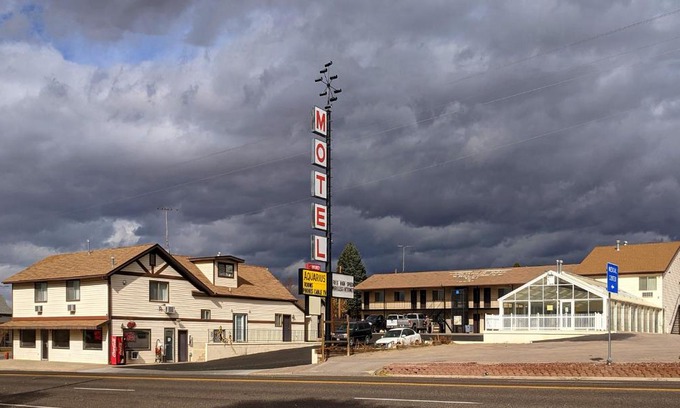 Bicknell Hotel | Aquarius Inn