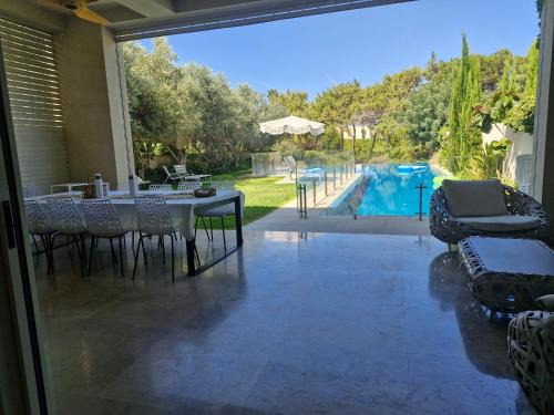 Caesarea Villa | aqueduct villa cesarea jacuzzi
