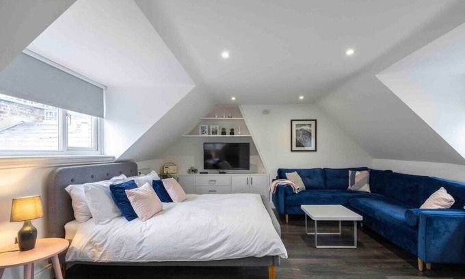 St. Helier Apartment | Aquila Town Studio - Central & Trendy