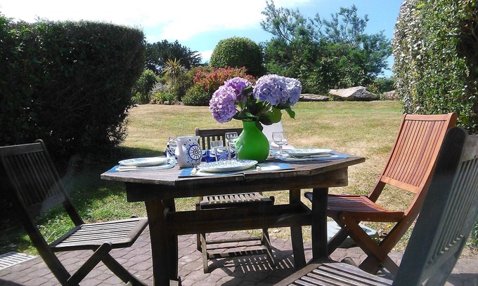 Tregastel House | Ar Bleuenn "exceptional location, artist's studio, peaceful setting, Golf PERROS, PLOUMANAC'H