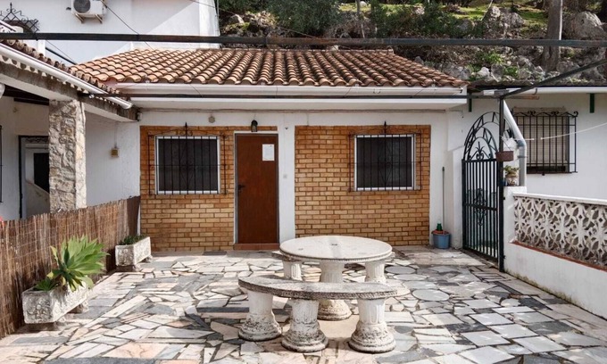 El Bosque House | AR Manantial de los Cañitos: Annex apartments w/own entrance, kitchen, bathroom