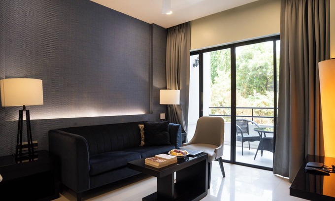 Kalyani Nagar Hotel | AR Suites Fontana Bay