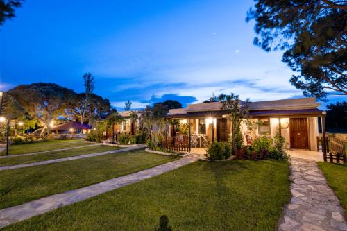 Bozcaada Hotel | Aral Tatil Ciftligi