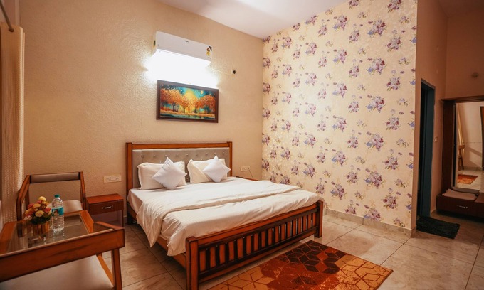 Bail Parao Hotel | Aranya Resort & Suites By Shivaneel