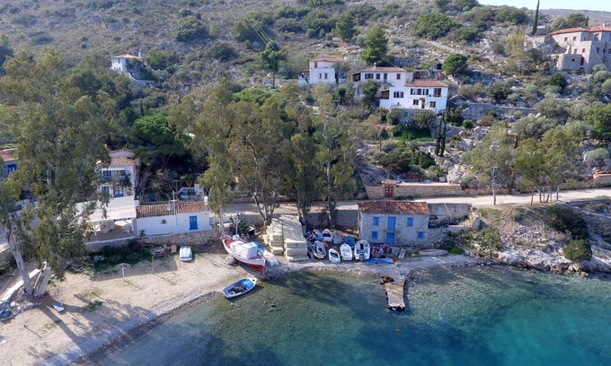 Hydra House | Arbeli House for idyllic sun & sea holidays in Mandraki Bay, Hydra