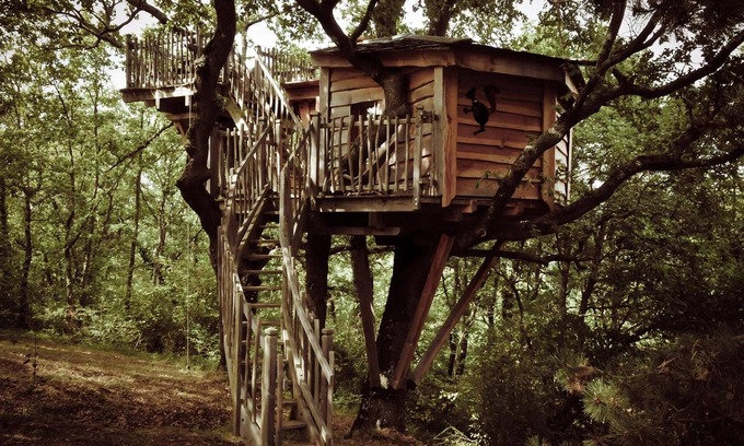Peyrissas House | ARBRAKABANE, perched huts and caravans