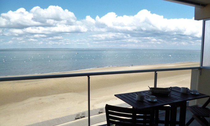 Arcachon Apartment | Arcachon - Renovated studio with large terrace, direct beach access, parking