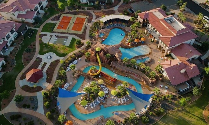 Santa Clara House | Arcadia 28 | Games * PRIVATE Hot Tub * Patio BBQ * Family Friendly