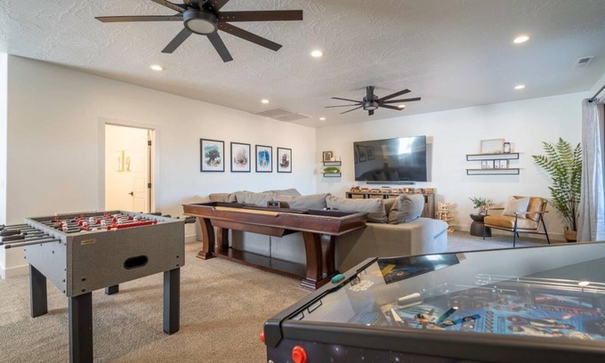 Santa Clara House | Arcadia 47 | FAMILY FUN * Arcades * Games * PRIVATE HOT TUB