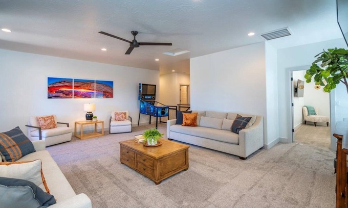 Santa Clara House | Arcadia 57 | Private Hot Tub * Resort Pool * Pinball * EV Charger