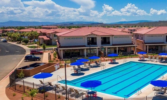 Santa Clara House | Arcadia 78 | Private Hot Tub * Games * Fire Pit * Arcade