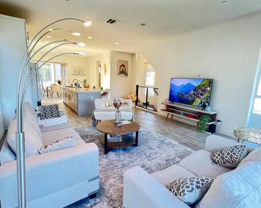 Arcadia Apartment | Arcadia Best for Family 4b3.5b SPACIOUS TOWNHOUSE