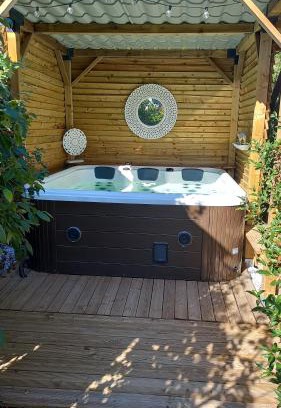 Labastide-Saint-Pierre Bed & Breakfast | Arche de Lanoë jacuzzi