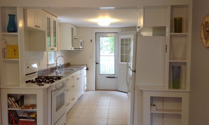 Harwich Port Cottage | Archibald Circle - Walk to the Beach, Clean Cheerfully Furnished.
