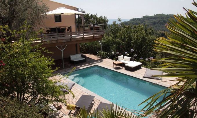 Chateauneuf-Grasse Villa | Architect-designed house with a private swimming pool and a panoramic view 4*.