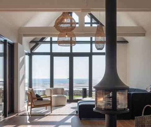 Barneville-Carteret Apartment | Architect-designed villa with sea view