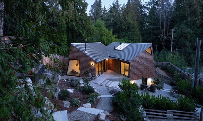 Roberts Creek House | Architect designed rustic modernist home 5 min walk to beach and cafe