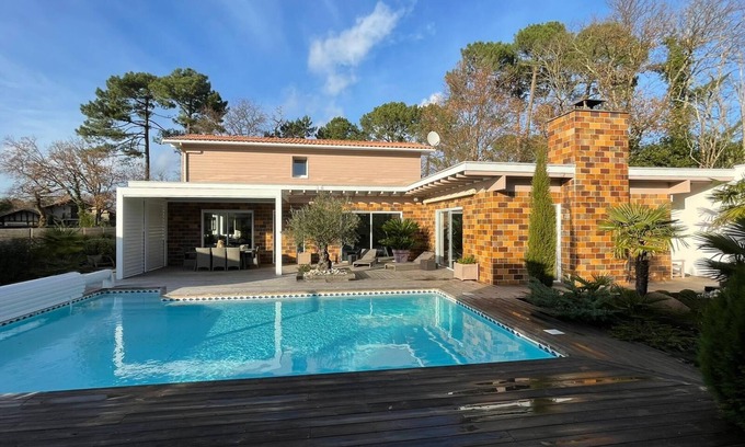 Taussat Villa | Architect-designed villa, heated pool, beach 200 m away in the heart of the Bassin d'ARCACHON