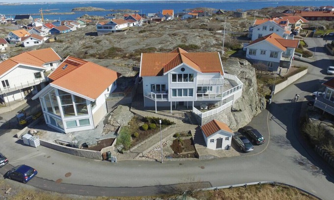 Foto House | Architect-designed villa with sea view on Fotö | SE09032