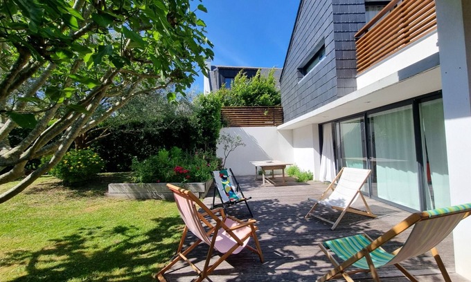Arzon House | Architect house, quiet, 9 people, near beach, Arzon