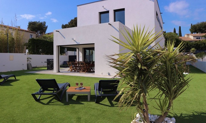 Bandol Villa | ARCHITECT VILLA Classified 5 *, 200 m², SEA 800m, Swimming pool, Sauna & Jacuzzi