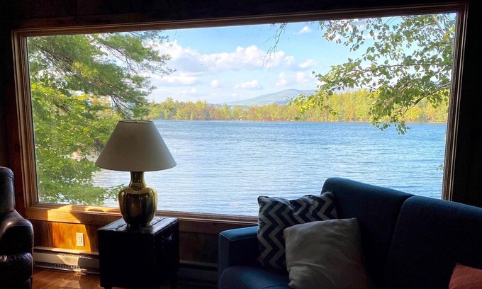 Moultonborough House | Architectural beach getaway on Lake Winnipesaukee