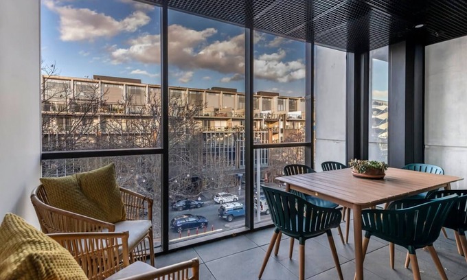 Braddon Apartment | Architectural Delight On Lonsdale
