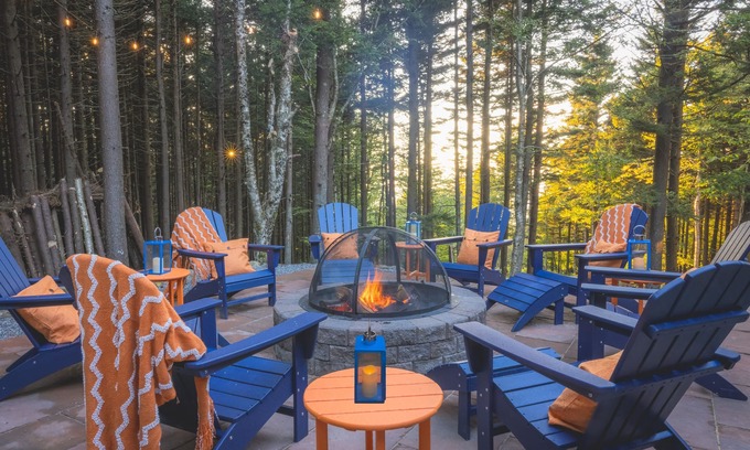 Snowshoe House | Architectural marvel w/firepit, hot tub, prime location, lounge & bar rooms!