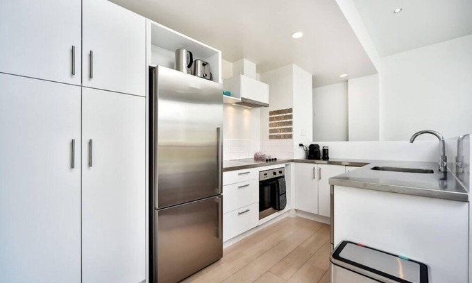 Auckland Central Business District House | Architecturally Designed Townhouse + Aircon and Carpark