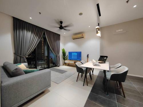 Mont Kiara Apartment | Arcoris Mont Kiara 7# Main Street #Walking 1MK# 163 Retails# 2 BR Balcony 2-4Pax