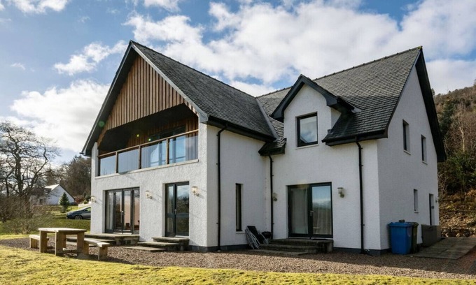 Spean Bridge House | Ardbrae located in Gairlochy near Fort William