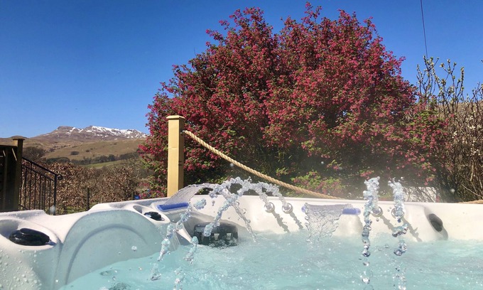 Killin Cottage | ARDCHYLE HOUSE, pet friendly, luxury holiday cottage in Killin