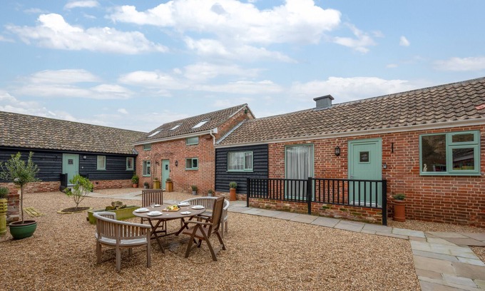 Sudbury House | Ardley Cottage Squirrel