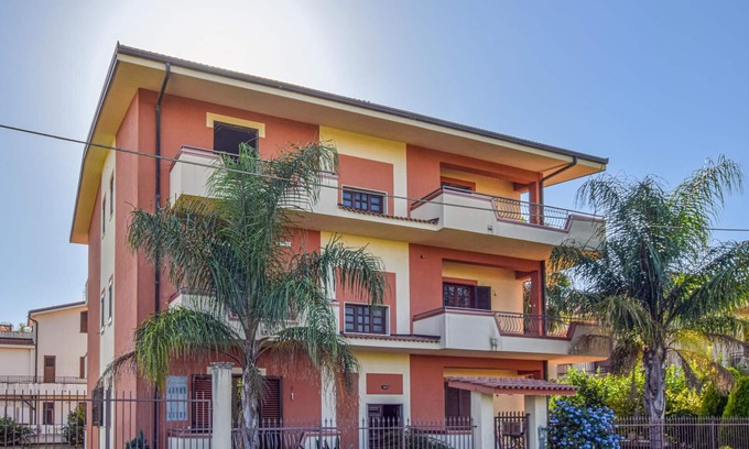 Locri Apartment | Are you dreaming of a relaxing vacation close to the sandy beach? Then this vacation apartment with