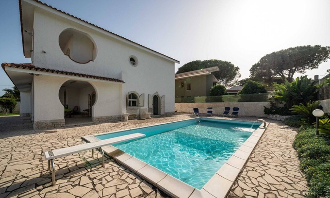 Arenella Villa | Arenella96 -grande Villa con Piscina a 5 Minuti a Piedi Dalla Spiaggia Arenella