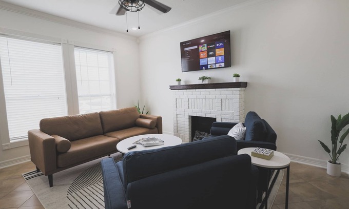 Galveston Cottage | ARI by the Sea | Beach ✭ Master Suite ✭ King Bed