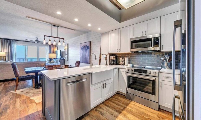 Miramar Beach Condo | Ariel dunes 2103 Salty Bull Fabulous updated condo! fabulous views! Reduced fall rates